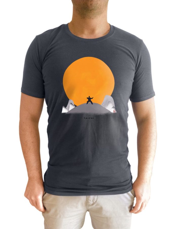 tshirt homme gris anthracite porté face taichi soleil